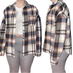 Size Large Women’s Plaid button down